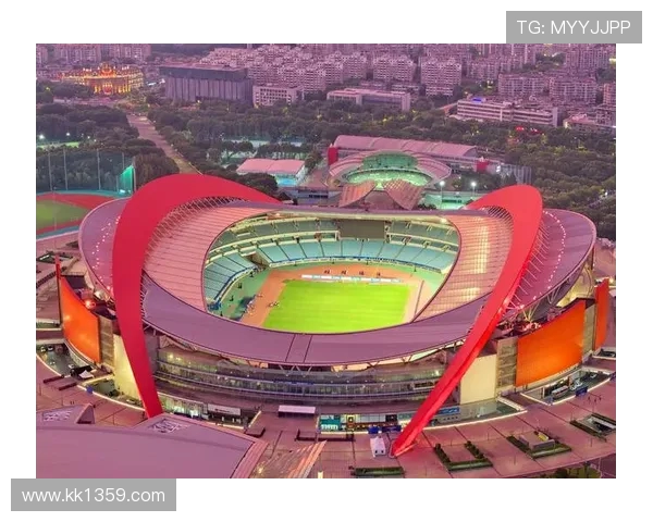 南通主场紧急扩容 9000 座迎首秀，2 万席位见证苏超黑马崛起(2)